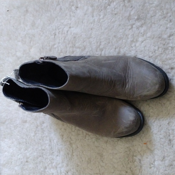 Sorel Women's Two-Tone Ankle Boots - Picture 2 of 8